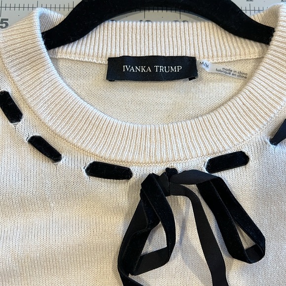 Ivanka Trump sweater Size Medium EUC - Picture 4 of 4